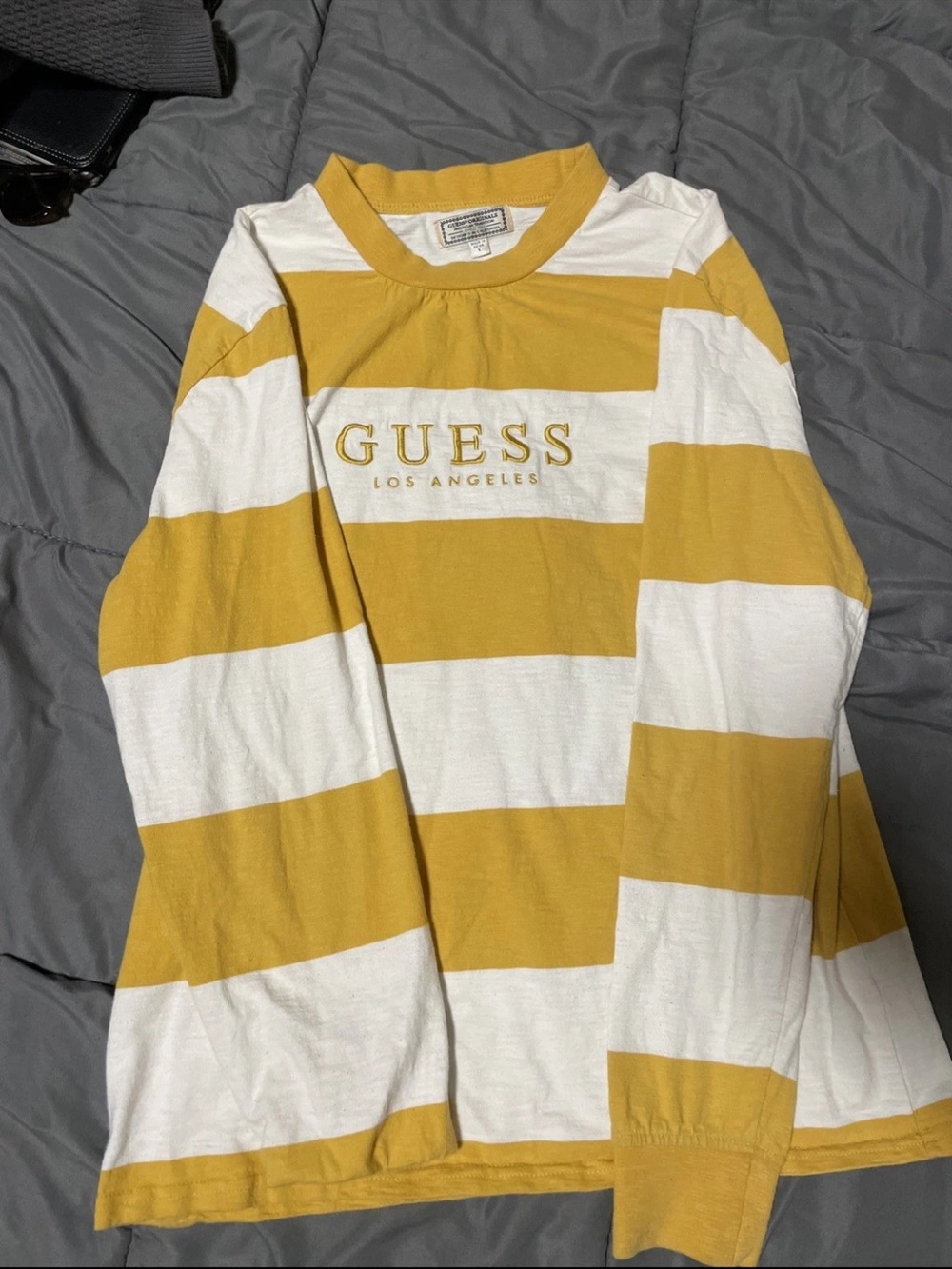 Vintage Men’s GUESS Long Sleeve Tee White and Yellow Size Large